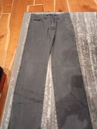 Pantalón Pedro morago de segunda mano por 3 EUR en Ermua en WALLAPOP