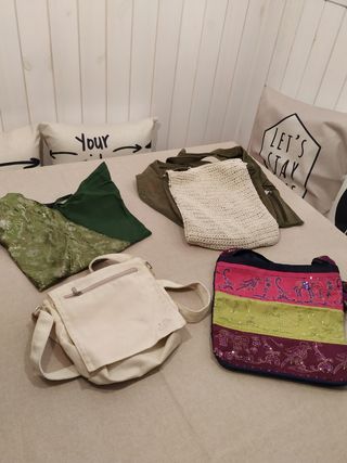 Bolsos hippies de tela 4 Uds. chica de segunda mano por 5 EUR en Sant Feliu  de Llobregat en WALLAPOP