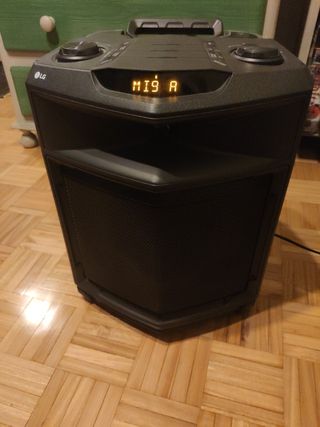 Bafle LG fj3 50W de segunda mano por 80 EUR en Madrid en WALLAPOP