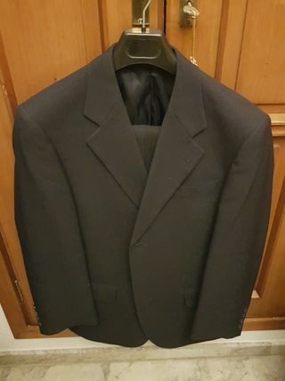 Traje chaqueta Cortefiel azul marino de segunda mano por 30 EUR en Córdoba  en WALLAPOP