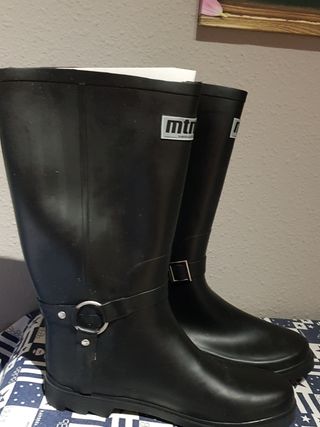 Botas agua Mustang de segunda mano por 25 EUR en Montcada i Reixac en  WALLAPOP