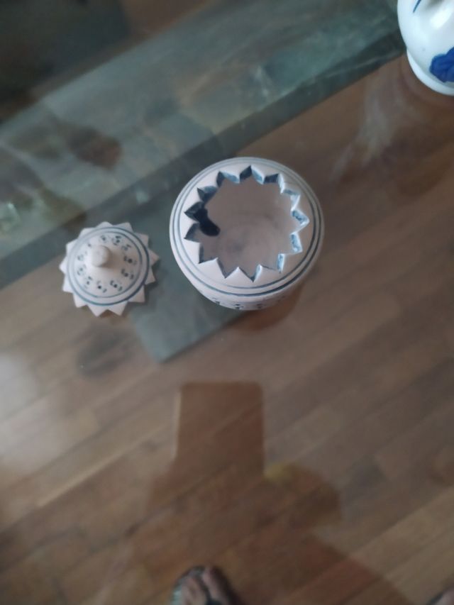 Figuras variadas, Jarrita y cajita