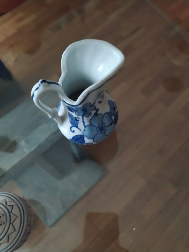 Figuras variadas, Jarrita y cajita