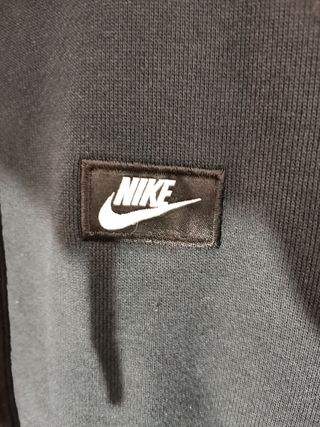 Sudadera Nike 2021 de segunda mano por 18 EUR en Centelles en WALLAPOP