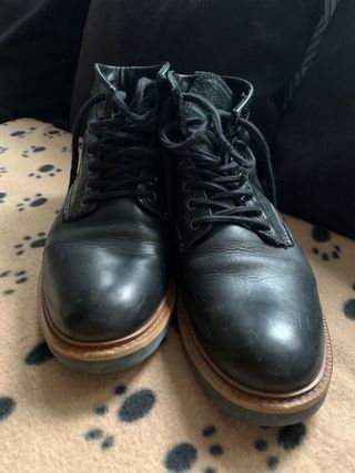 Botas piel negras hombre 41 de segunda mano por 25 EUR en Madrid en WALLAPOP
