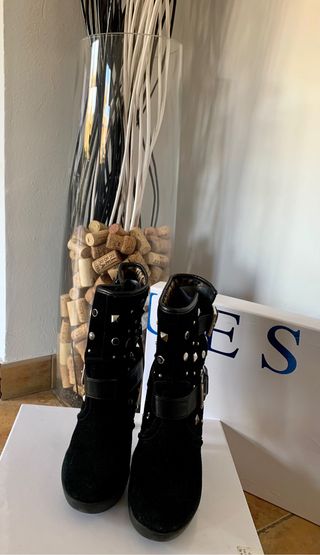 botines negros guess