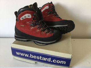 Botas Montaña Bestard de segunda mano por 150 EUR en Huelva en WALLAPOP