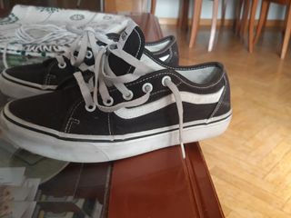 Zapatillas Vans talla 38 de segunda mano por 25 EUR en Aranjuez en WALLAPOP