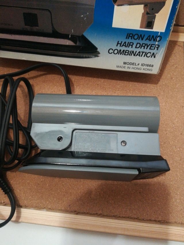 asciugatrice e ferro da stiro per viaggiare.