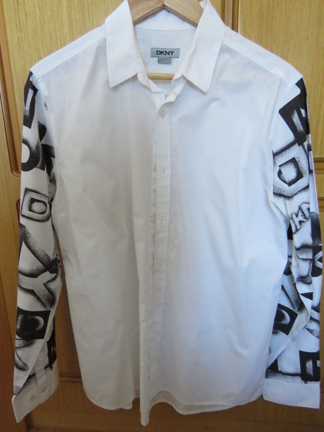 Preciosa Camisa DKNY original casi nueva talla M