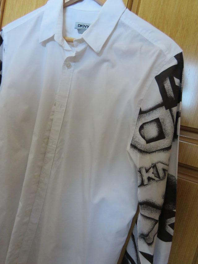 Preciosa Camisa DKNY original casi nueva talla M
