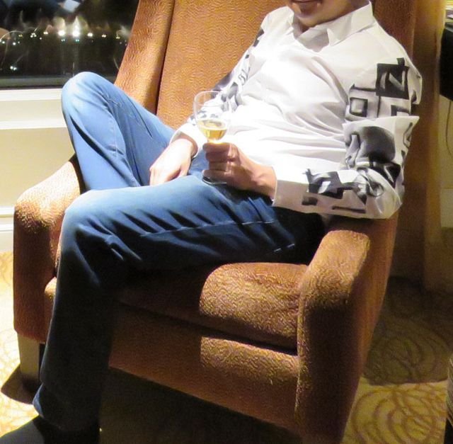 Preciosa Camisa DKNY original casi nueva talla M