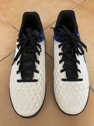 Botas fútbol multitaco Nike de segunda mano por 28 EUR en Llucmajor en  WALLAPOP