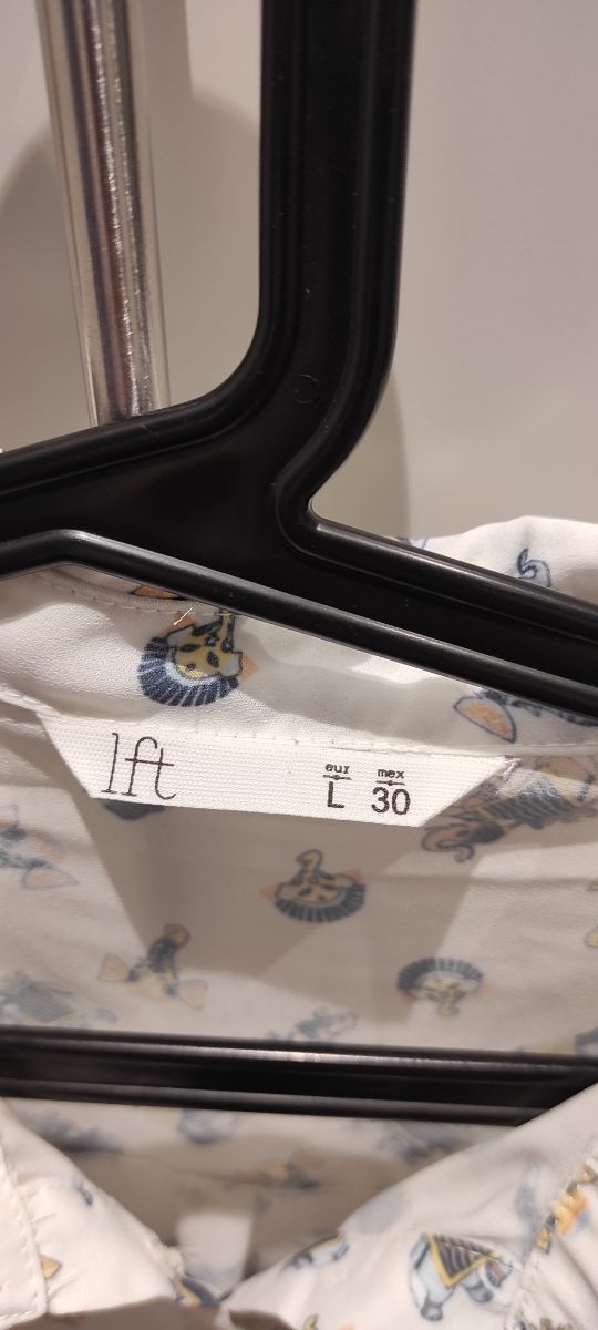 camisa estampada blanca con elefantes