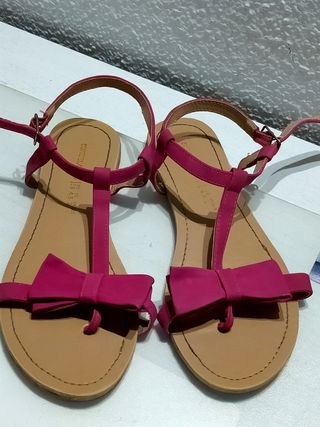 Sandalias n°35, fucsias, preciosas poco uso de segunda mano por 8 EUR en  Leganés en WALLAPOP