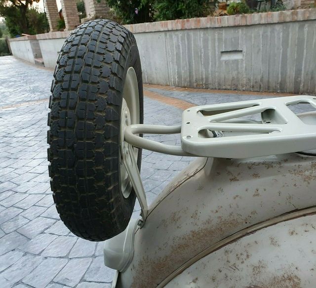 PORTA RUOTA DI SCORTA POST VESPA E CERCHIO 8"PORTA