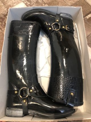 Botas de agua Uterque de segunda mano por 10 EUR en Oviedo en WALLAPOP