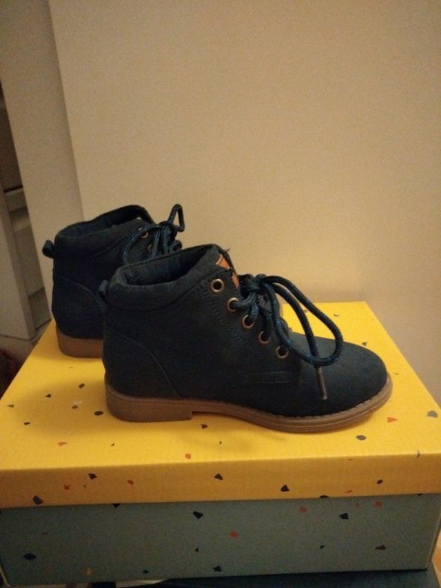botines niño T. 26-27. nuevos, solo 1 puesta