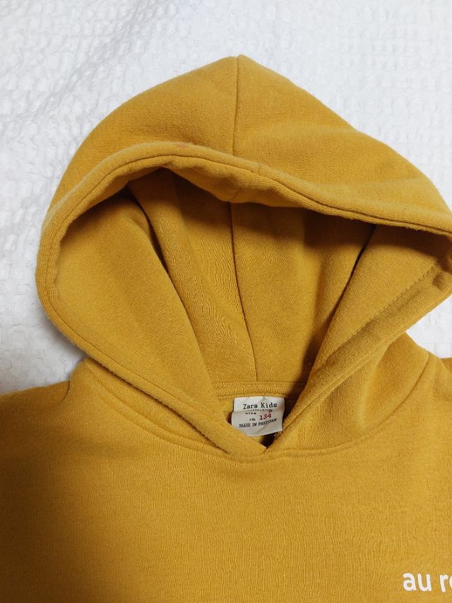 Sudadera niña mostaza con capucha. 9años