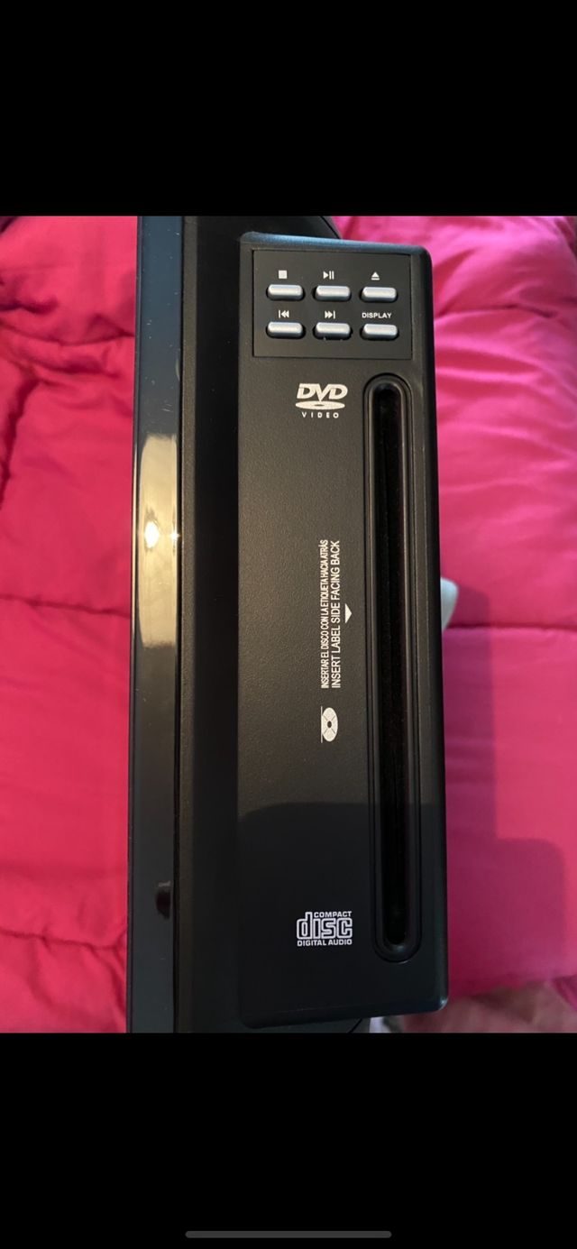 Televisor 20 pulgadas con dvd incorporado.