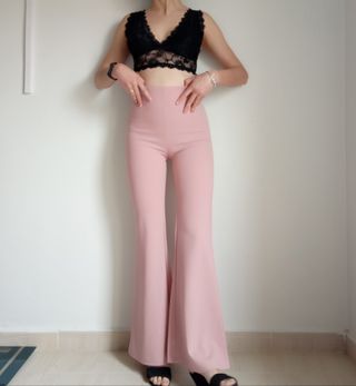 Pantalón Palazzo rosa palo de segunda mano por 8 EUR en Móstoles en WALLAPOP