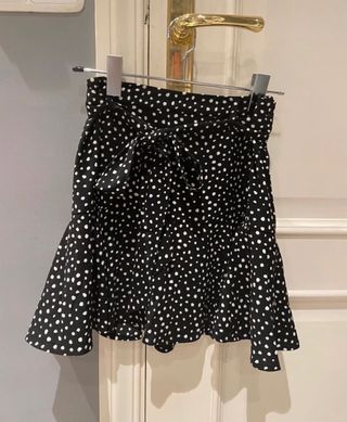 Falda lunares Stradivarius de segunda mano por 7 EUR en Landabarri en  WALLAPOP