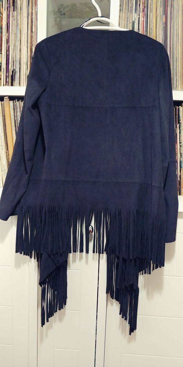 Chaqueta Flecos ZARA. T-S