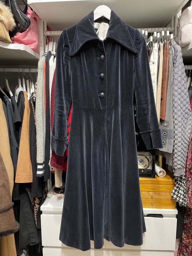 Abrigo fiesta negro terciopelo TS