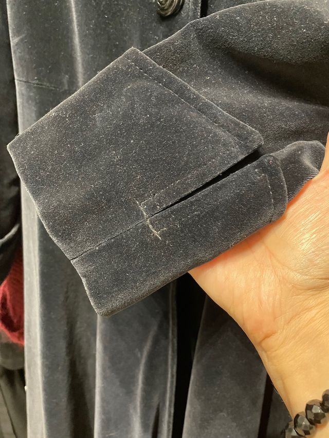 Abrigo fiesta negro terciopelo TS