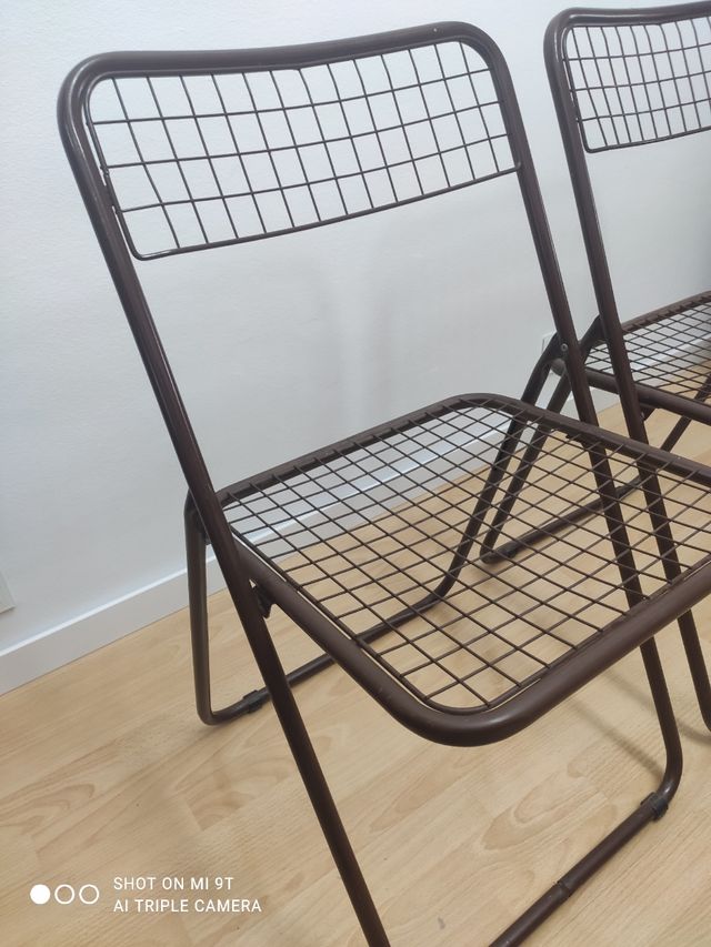 Dos sillas plegables metalicas de segunda mano por 15 EUR en Barcelona