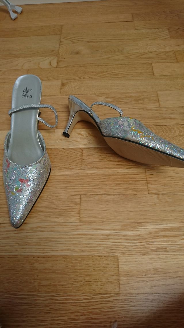 Zapatos plateados tacón bajo