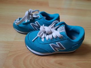 Zapatillas bebé New Balance talla 23 de segunda mano por 13 EUR en San  Sebastián de Los Reyes en WALLAPOP