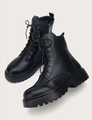 Botas Shein de segunda mano por 10 EUR en Andújar en WALLAPOP