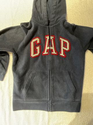 Sudadera azul Gap.Forro de segunda mano por 12 EUR en Madrid en WALLAPOP