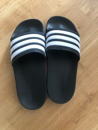 chanclas adidas usadas