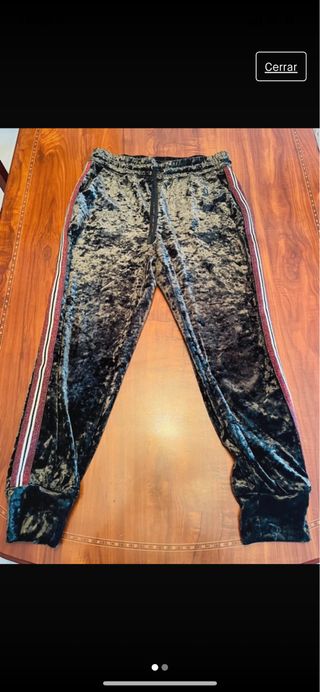 Pantalón chandal terciopelo Zara de segunda mano por 10 EUR en Conil de la  Frontera en WALLAPOP