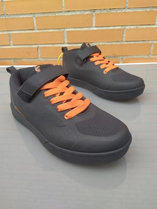 Zapatillas MTB Talla 42 SPD para calas Shimano. de segunda mano por 75 EUR  en Colonia Pablo Iglesias en WALLAPOP