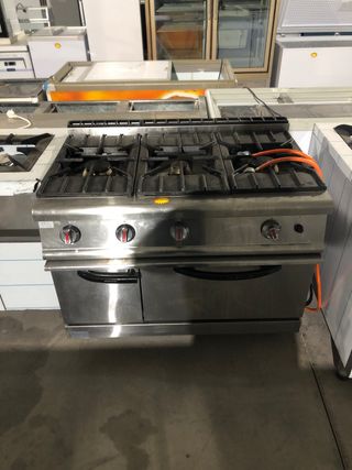 Cocina industrial a gas con horno de segunda mano por 850 EUR en Bolaños de  Calatrava en WALLAPOP