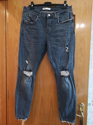 Pantalón vaquero mujer Zara de segunda mano por 7 EUR en Ciempozuelos en  WALLAPOP