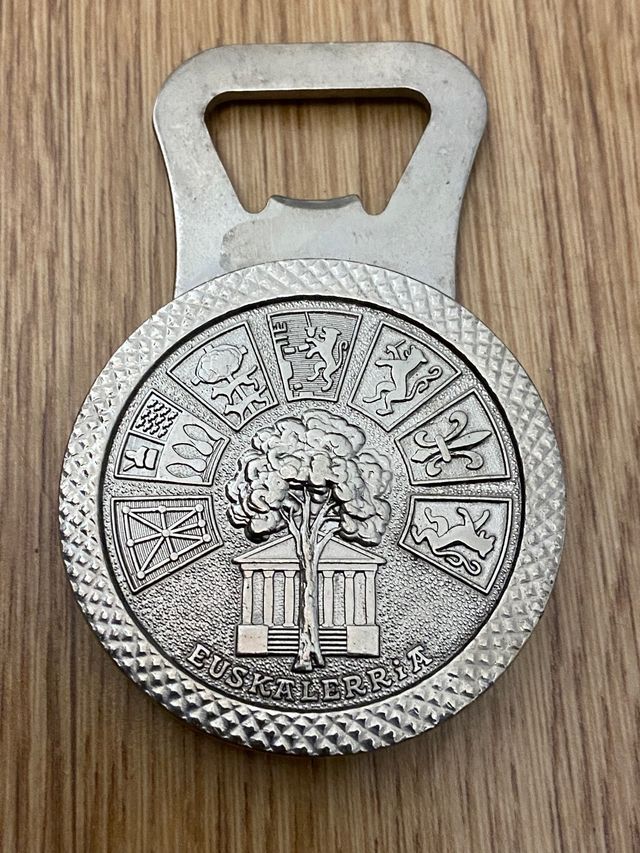 ANTIGUO ABRIDOR IKURRINA BANDERA EUSKADI