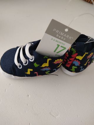Zapatillas Bebé 3-6 meses Nuevas de segunda mano por 6 EUR en Barakaldo en  WALLAPOP
