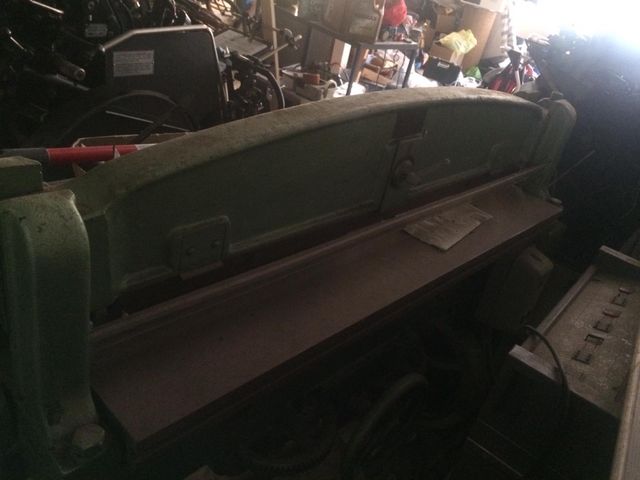 Hendidora de cartón-piedra