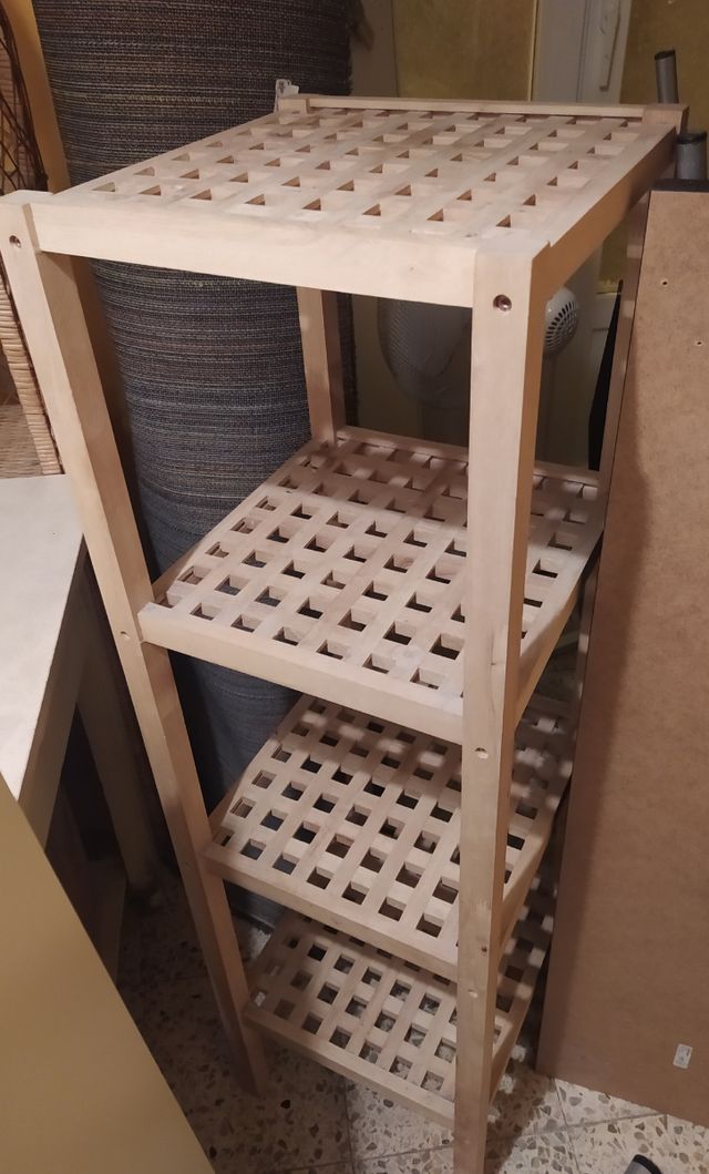 Estantería de madera de segunda mano por 16 EUR en Madrid en WALLAPOP