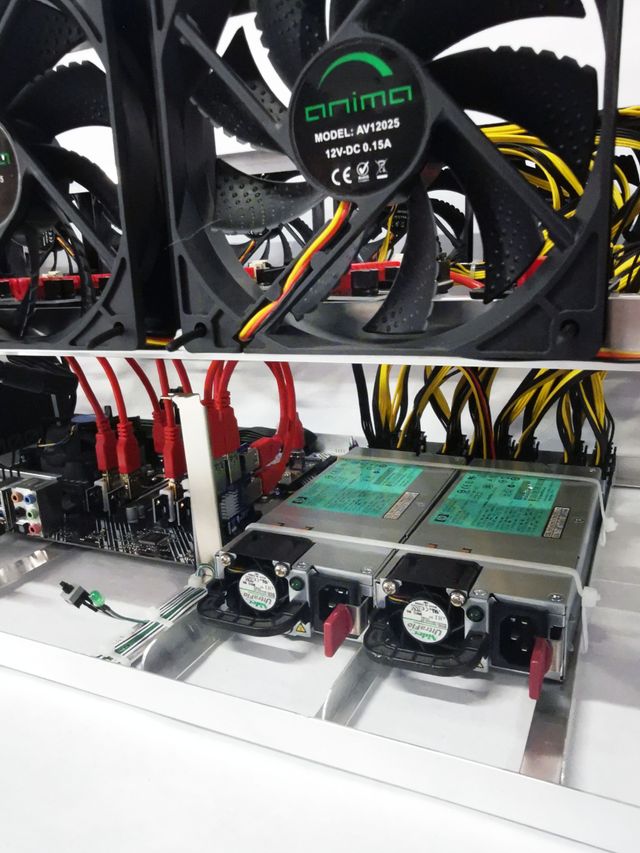 Rig de minería criptominedas ( 11 RTX 3080 ) 3400w