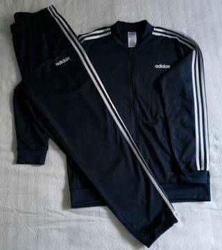 Chandal Adidas de segunda mano en Vigo en WALLAPOP