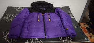 Abrigo morado STWD Pull And Bear Nuevo, sin usar de segunda mano por 10 EUR  en Vilanova i la Geltrú en WALLAPOP