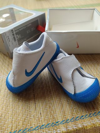 Zapatillas bebé talla 6 meses marca Nike. de segunda mano por 16,5 EUR en  Almería en WALLAPOP