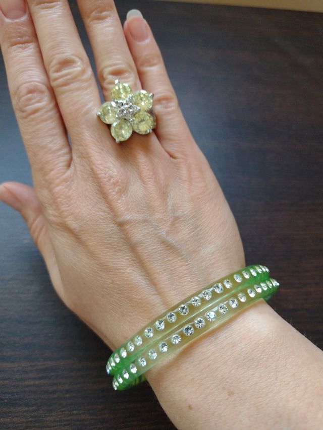 anillo flor + 2 pulseras pedrería verde