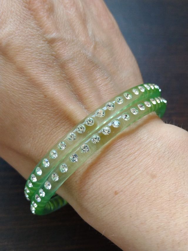 anillo flor + 2 pulseras pedrería verde