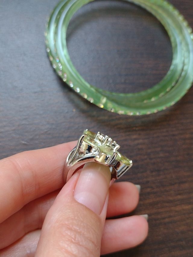 anillo flor + 2 pulseras pedrería verde